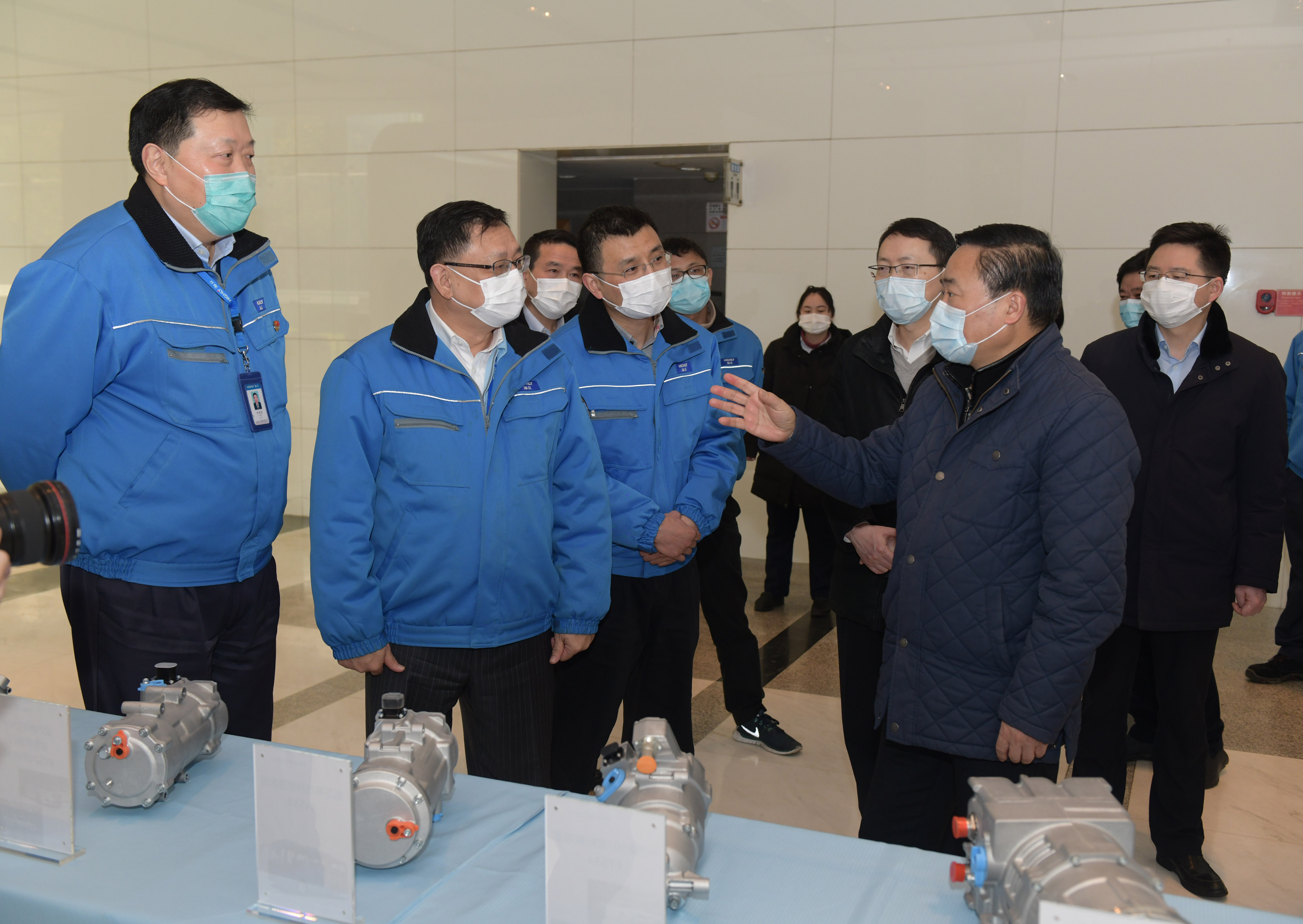 上海市委常委、浦东新区区委书记翁祖亮走访调研开元官方网站登录防疫工作和复工复产情况